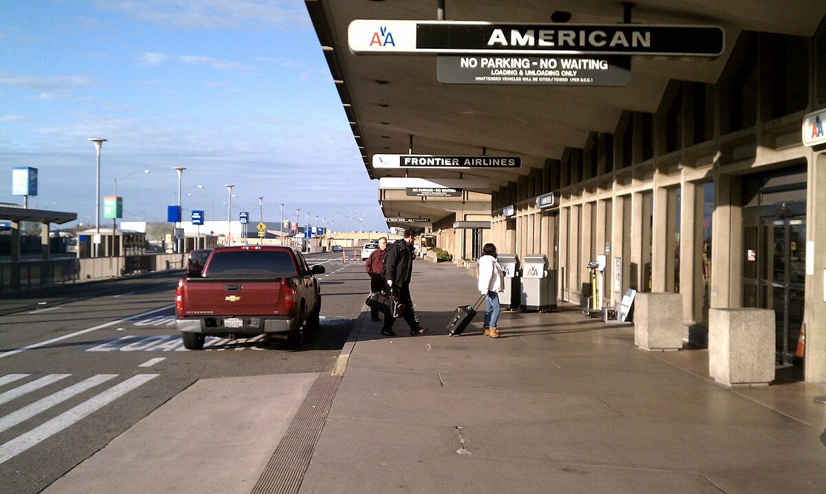 Curbside Pickup at Sacramento International Airport